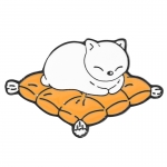 Значок Котик на подушке
